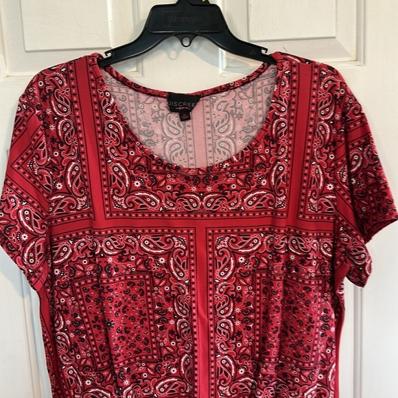 Discreet Red and Black top size 3x - Picture 2 of 3